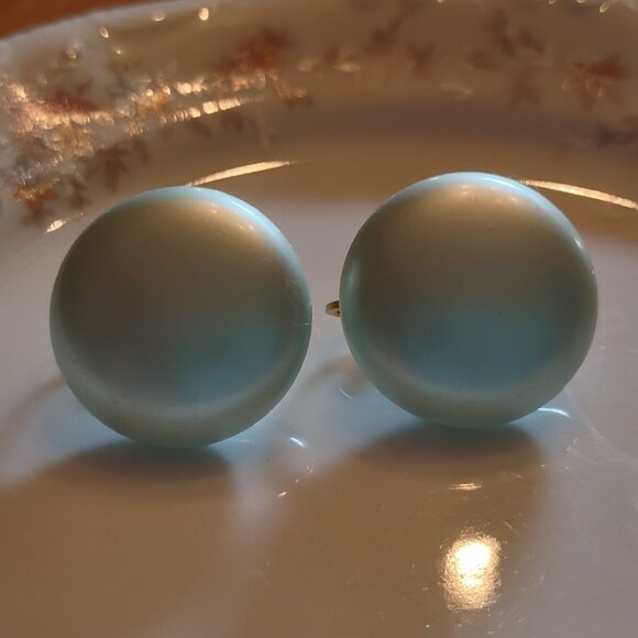 VTG Marvella Button Style Light Blue Big Pearl Gold Tone Clip On Earrings - Picture 6 of 6